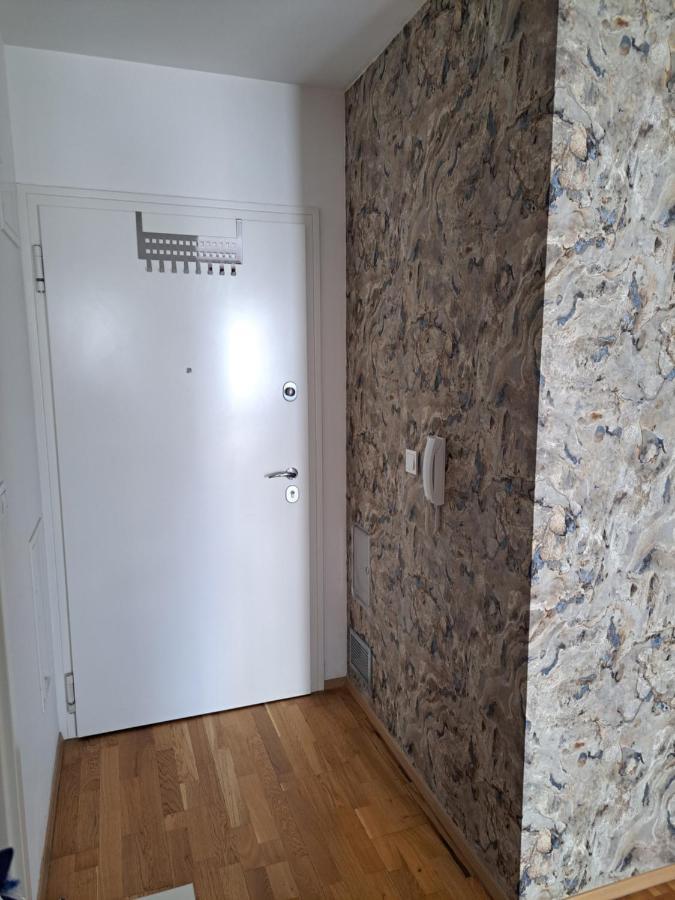 Mariposa, Apartment With Balcony, Private Parking In The Garage, Near The Biggest Shopping Center Mall Of สปลิท ภายนอก รูปภาพ