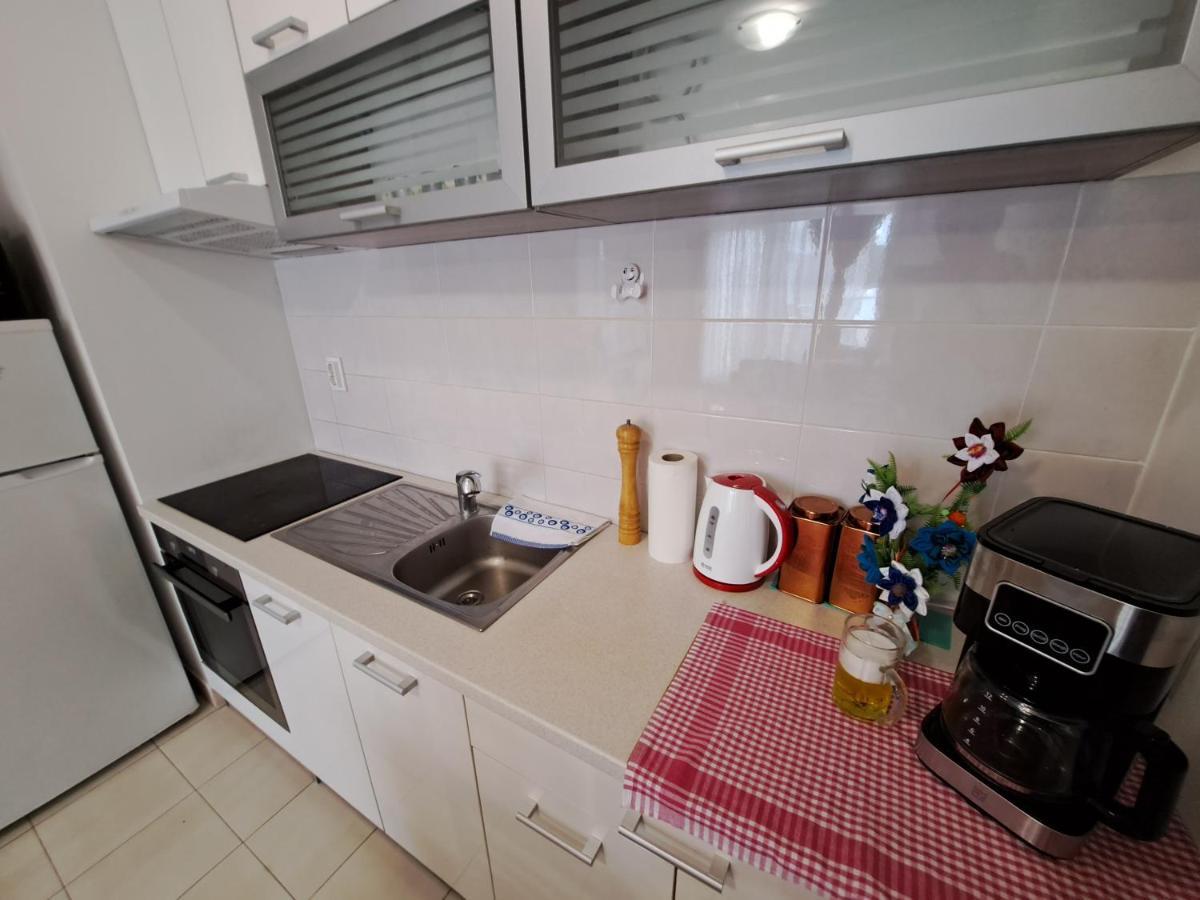 Mariposa, Apartment With Balcony, Private Parking In The Garage, Near The Biggest Shopping Center Mall Of สปลิท ภายนอก รูปภาพ