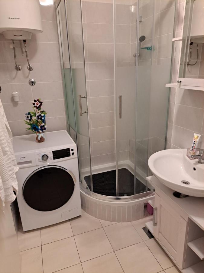Mariposa, Apartment With Balcony, Private Parking In The Garage, Near The Biggest Shopping Center Mall Of สปลิท ภายนอก รูปภาพ